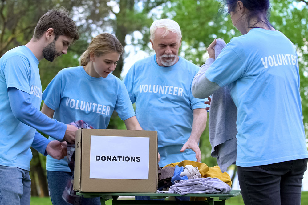 17 Best Volunteer Activities For Retired Seniors in 2026