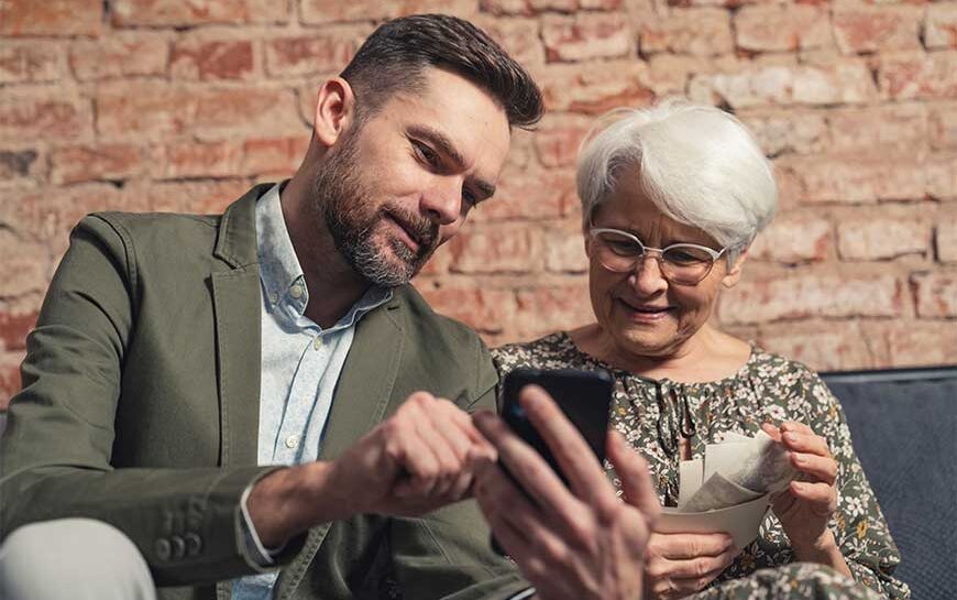 What You Should Do When Your Elderly Mother Wants Constant Attention?