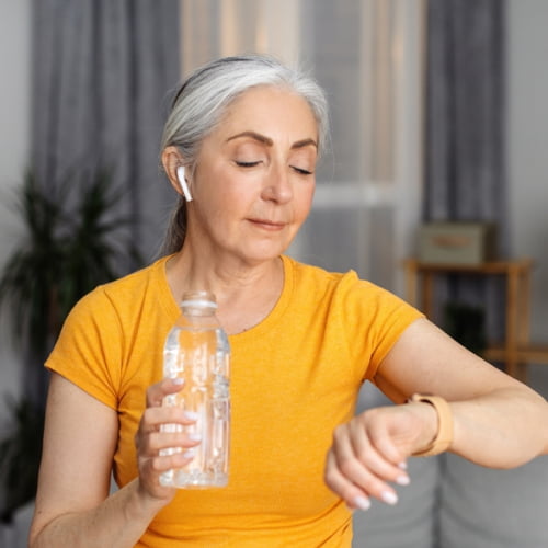 Tracking water intake by elderly women