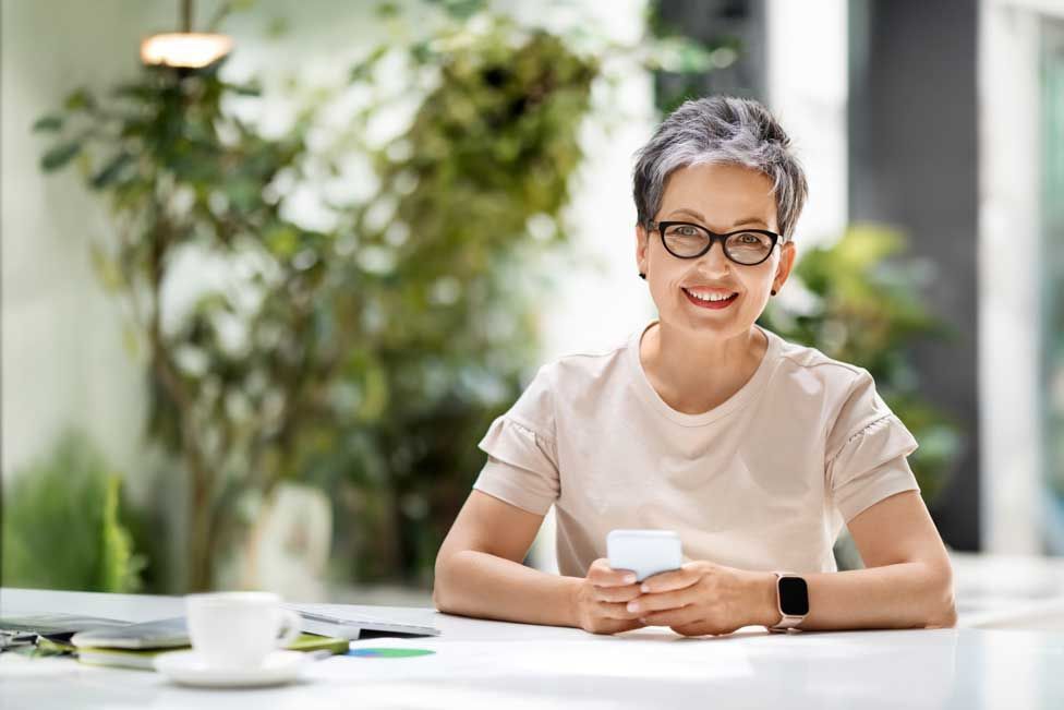 30 Flattering Hairstyles for Women Over 60 with Glasses