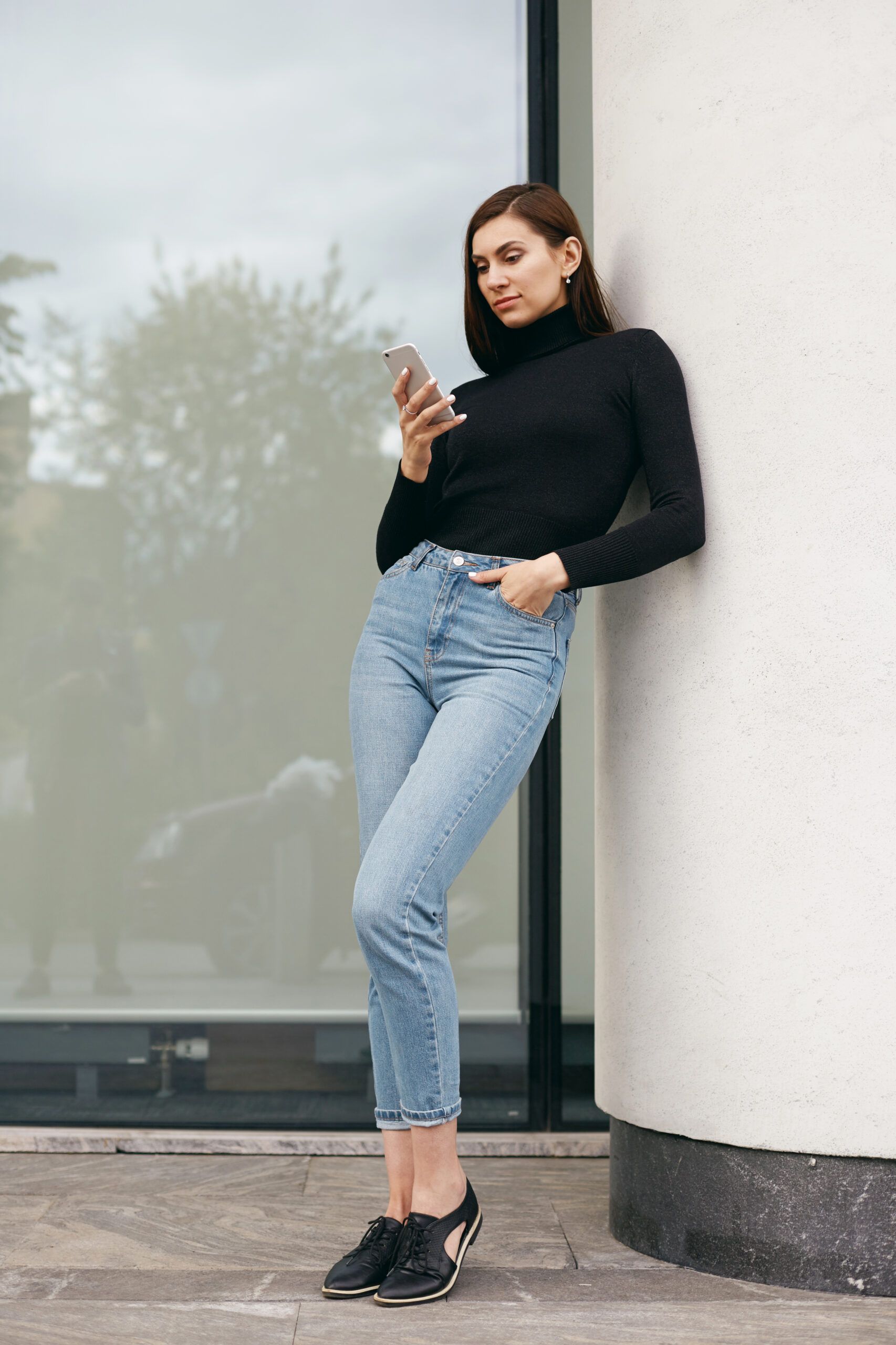 Straight Leg Jeans for Versatile Looks