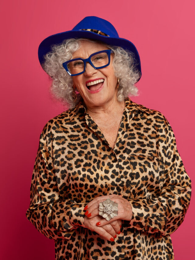 Trendy Casual Outfits for Women Over 60