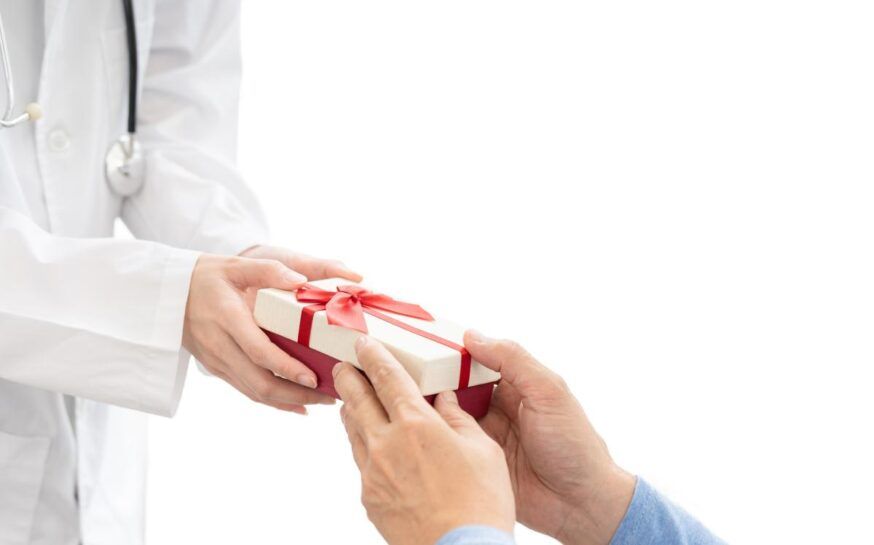 5 Thoughtful Gifts for Caregivers, Neighbors, and Unsung Heroes