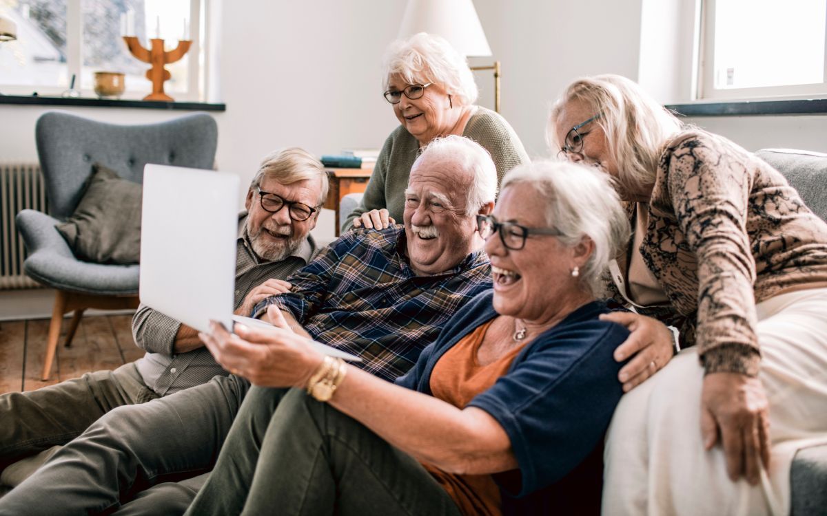 7 Practical Tips to Make Long-Distance Friendships Last