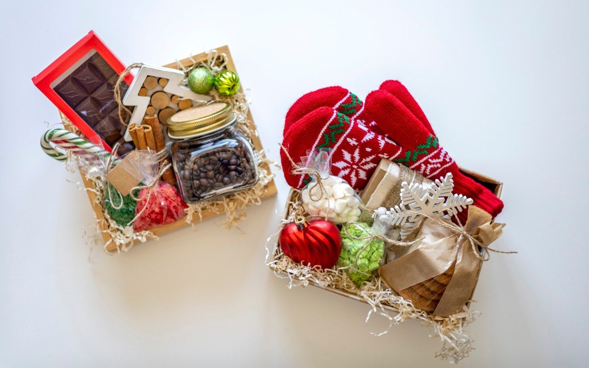 Tips to Create Personalized Gift Hampers on a Budget