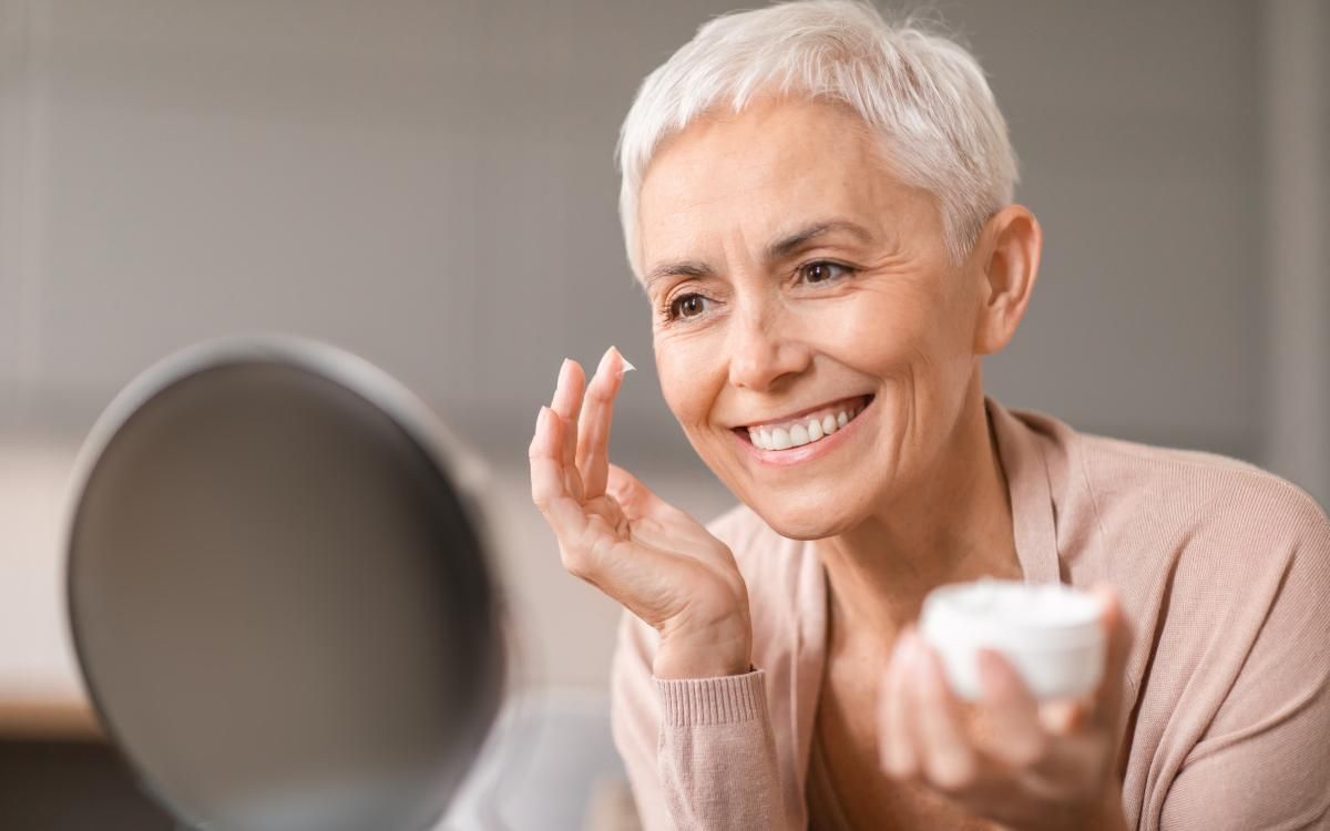Embracing Ageless Beauty – A Guide to Skincare and Haircare for Seniors