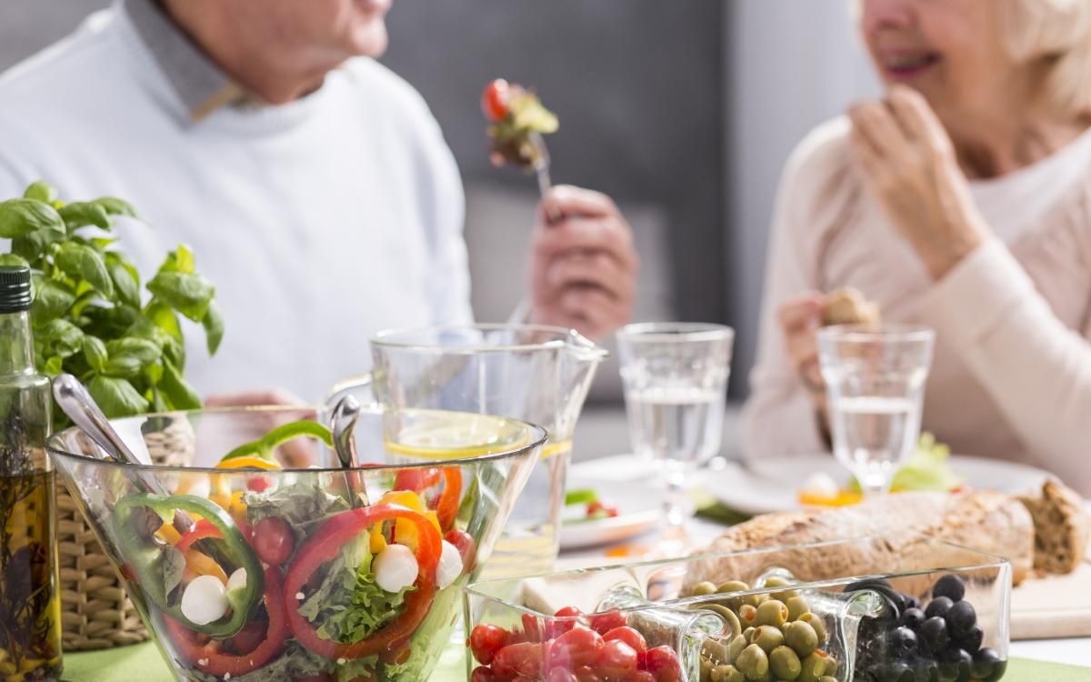 Healthy Eating with Age – Myths, Facts, and Dietary Tips