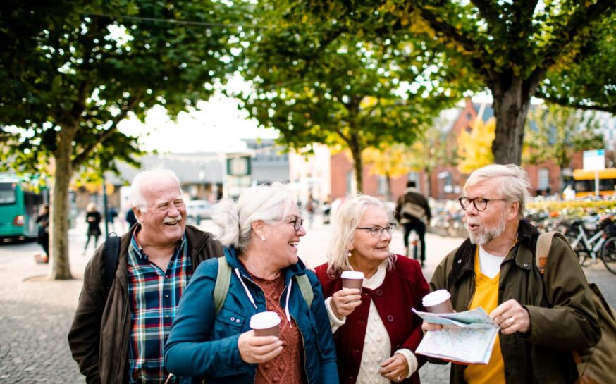 Pros and Cons of Group Tours for Budget-Conscious Travelers