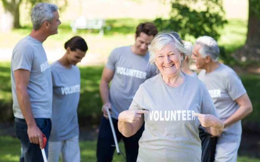 Paid Volunteering Opportunities for Seniors – What to Look For
