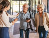 How to Choose Senior-Friendly Hotels During the Holiday Season
