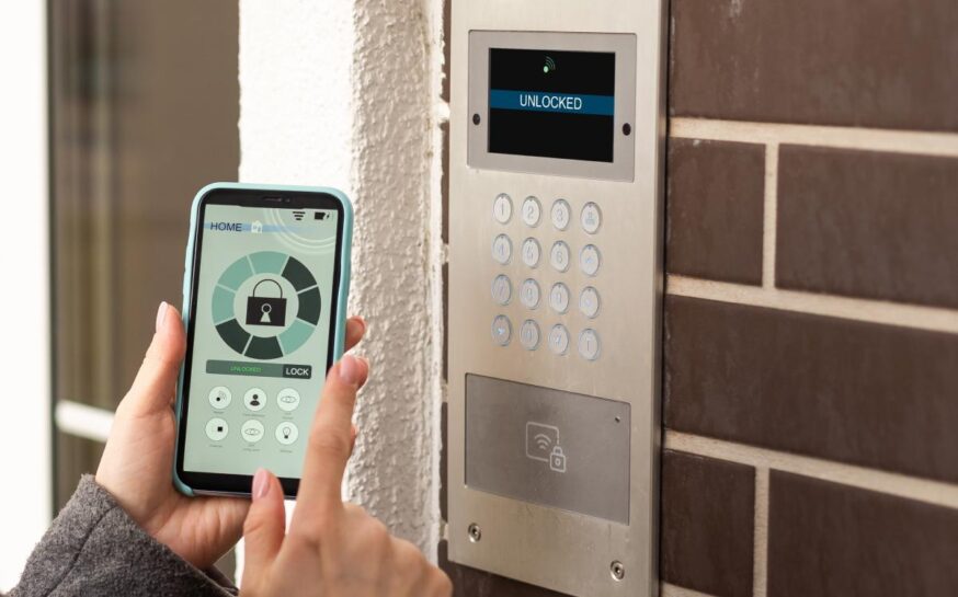 Popular Mobile Apps to Monitor Home Security Systems